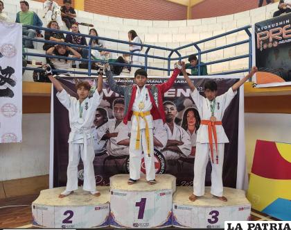 Jhojan Huayllas ganador de la presea dorada para Oruro /LA PATRIA